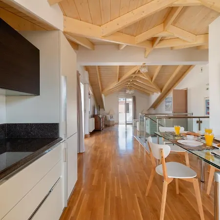 Elegant Living Apartament